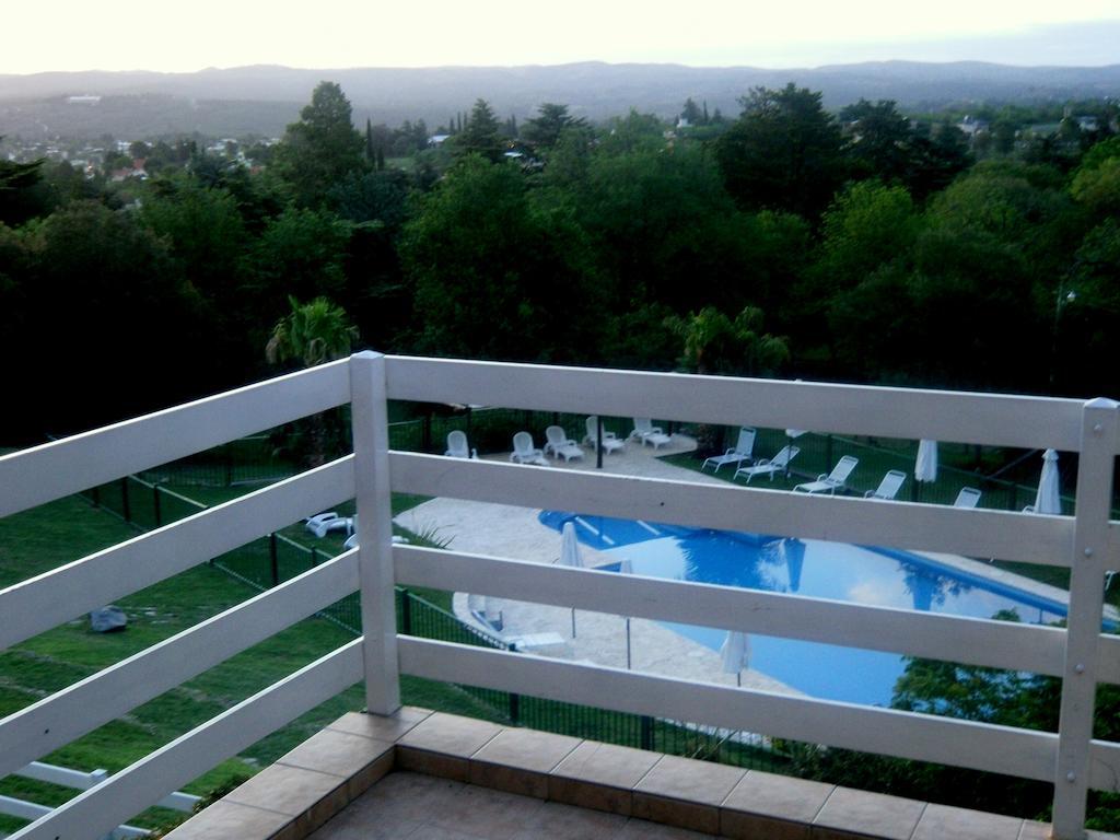 Las Ardillas Cabanas Y Suites La Falda Ruang foto
