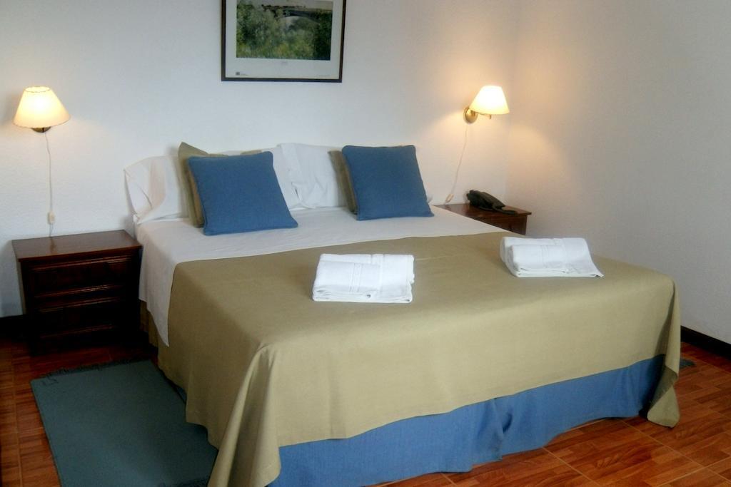 Las Ardillas Cabanas Y Suites La Falda Ruang foto