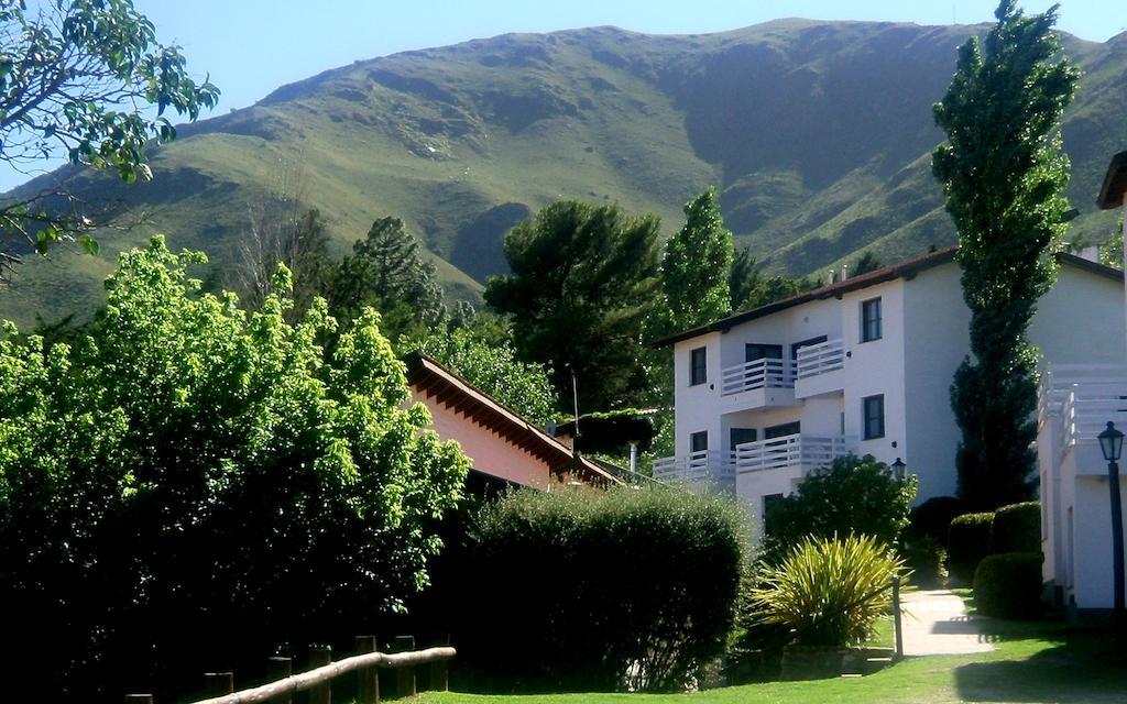 Las Ardillas Cabanas Y Suites La Falda Bagian luar foto