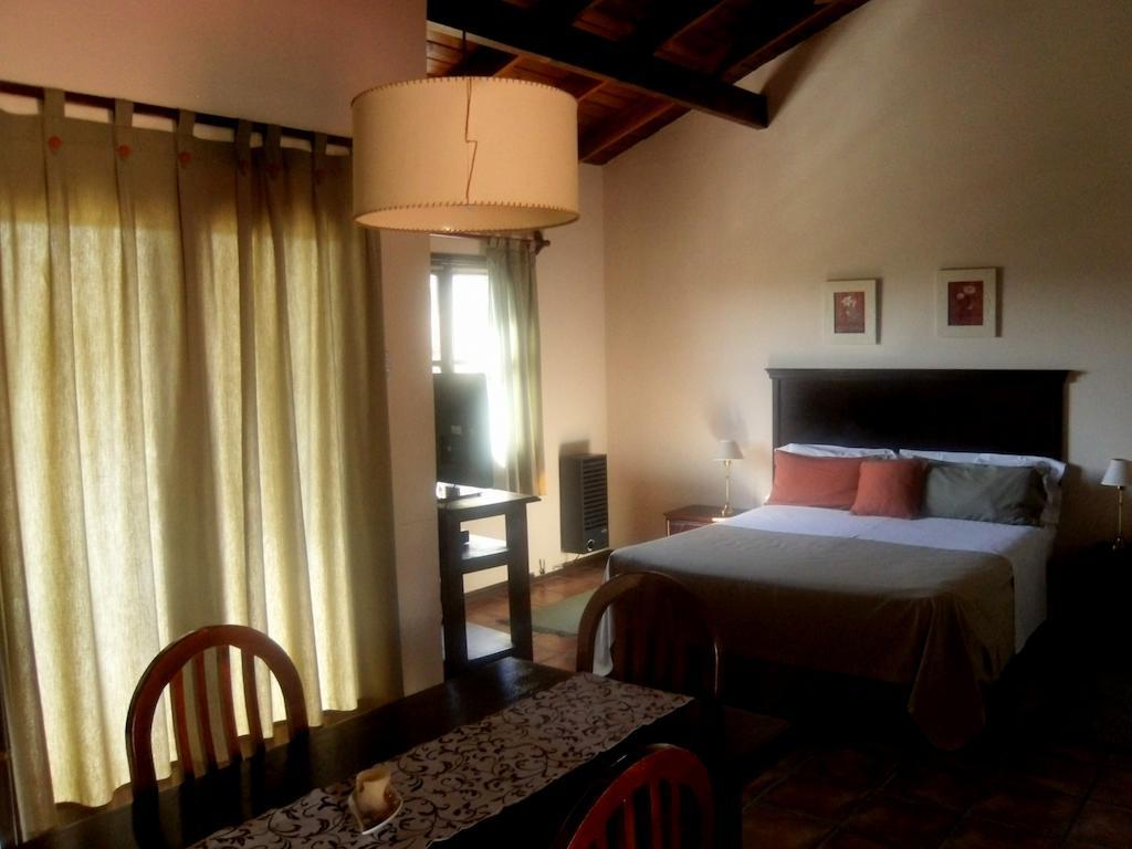Las Ardillas Cabanas Y Suites La Falda Ruang foto