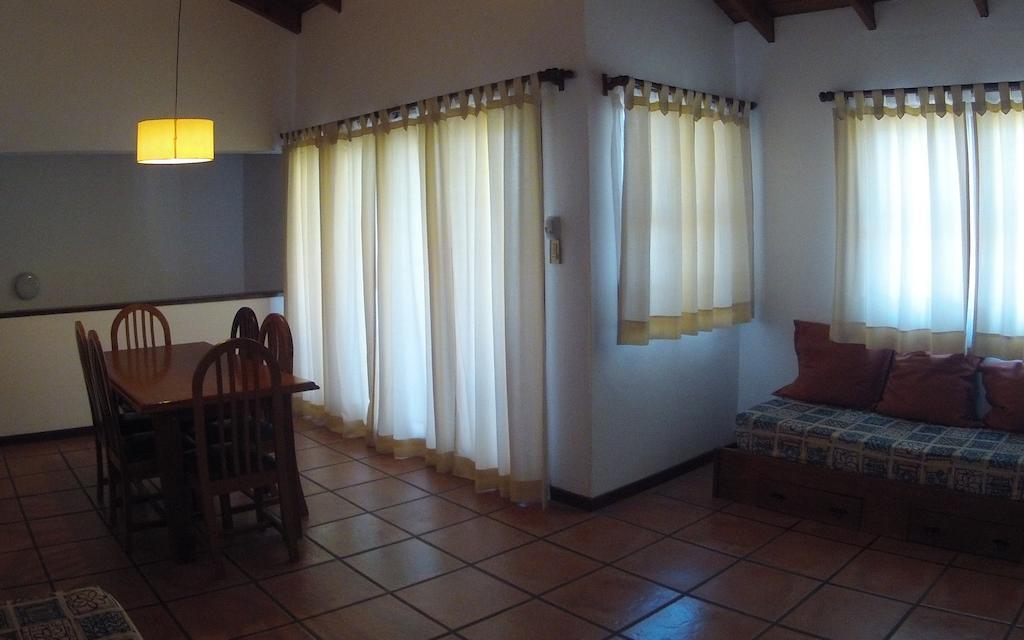 Las Ardillas Cabanas Y Suites La Falda Ruang foto
