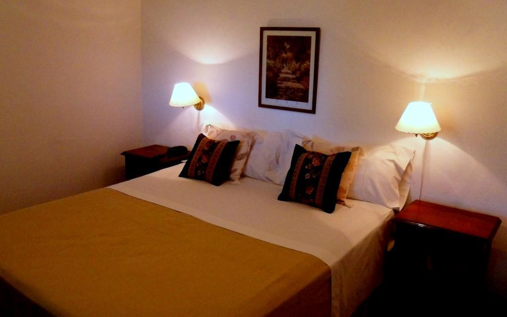 Las Ardillas Cabanas Y Suites La Falda Ruang foto
