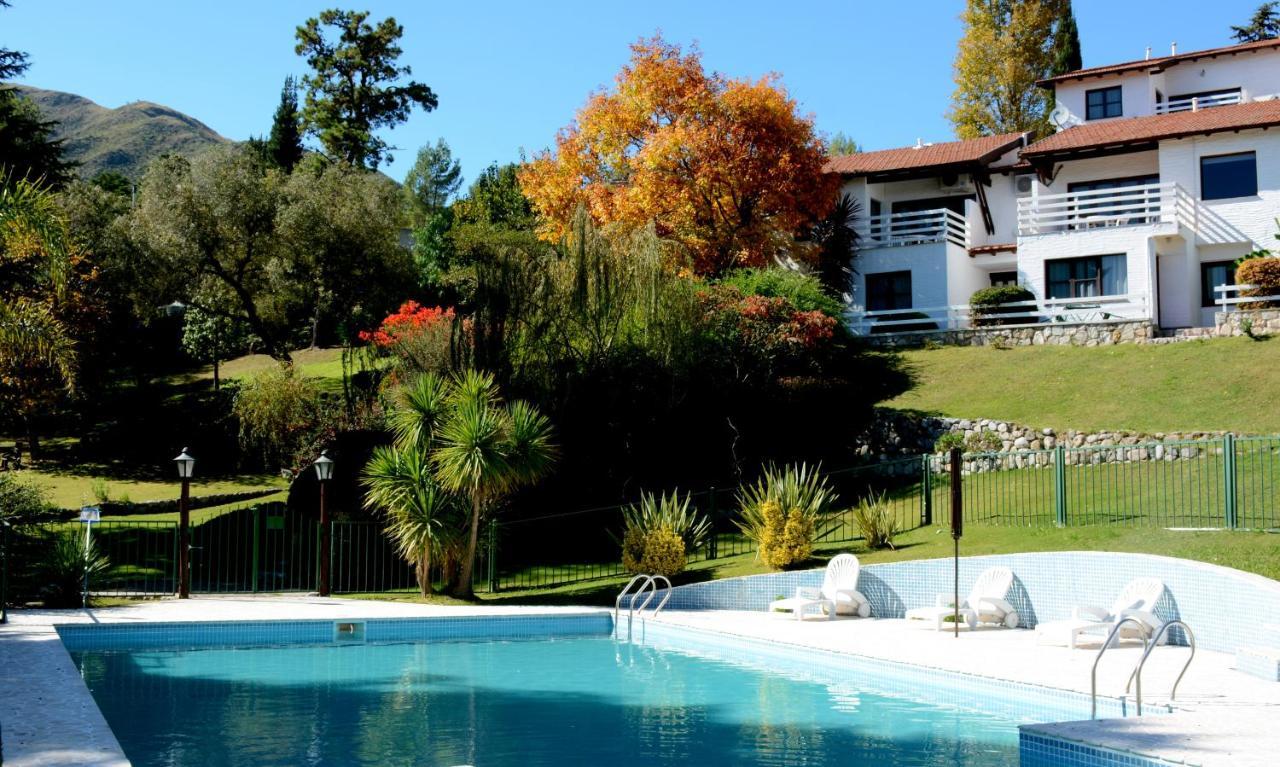 Las Ardillas Cabanas Y Suites La Falda Bagian luar foto